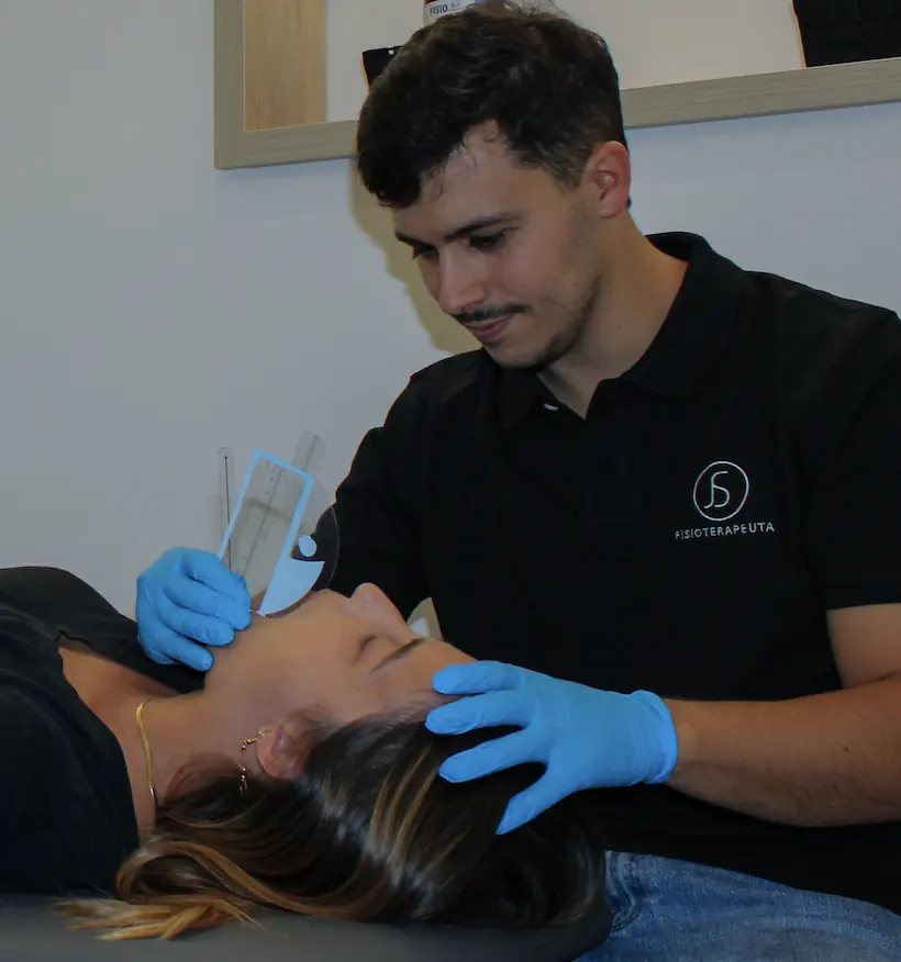 Tratamiento de fisioterapia en la articulación temporomandibular